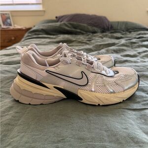 Nike V2K Runtekk Summit white/ metallic silver